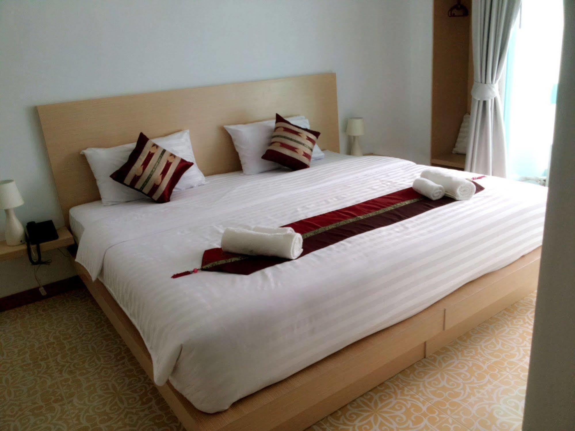 The Duck Hotel Phuket Exterior foto