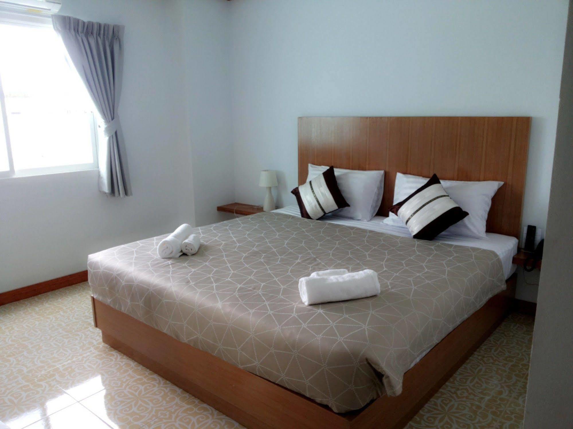 The Duck Hotel Phuket Exterior foto